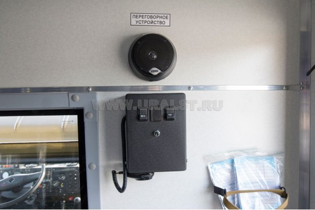 Переговорное устройство в салоне вахтового автобуса