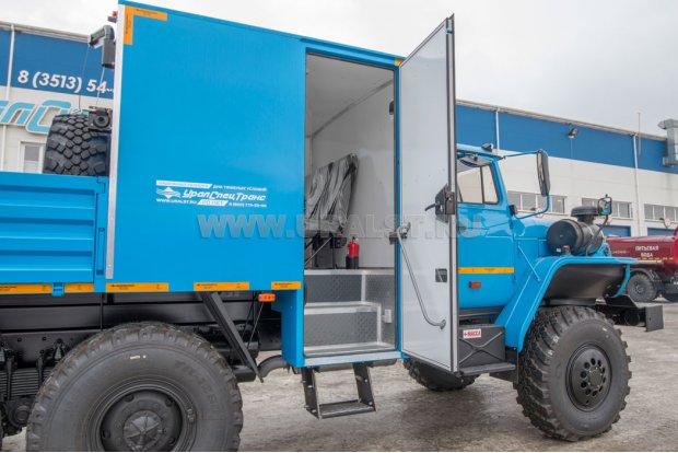 Вход в пассажирский отсек