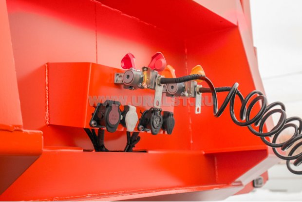 Разъемы для соединения электросистемы и пневмосистемы полуприцепа и тягача