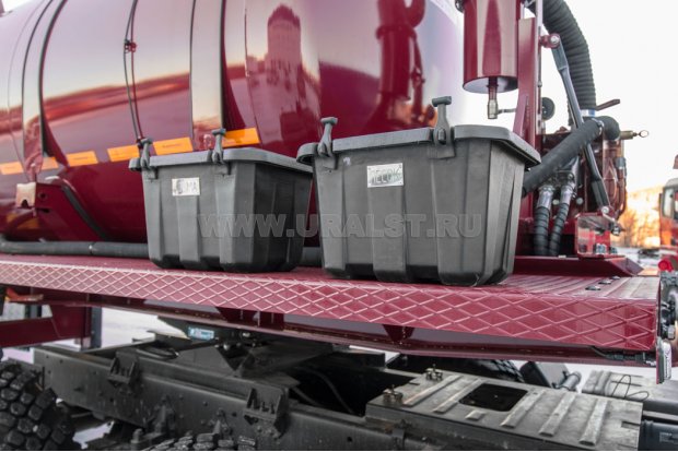 Ящик для песка и кошмы