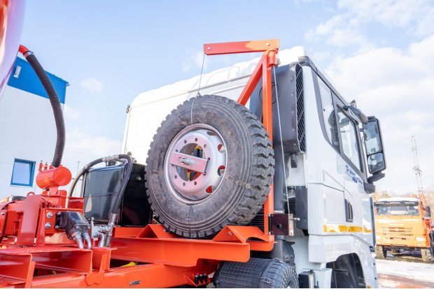 Держатель запасного колеса