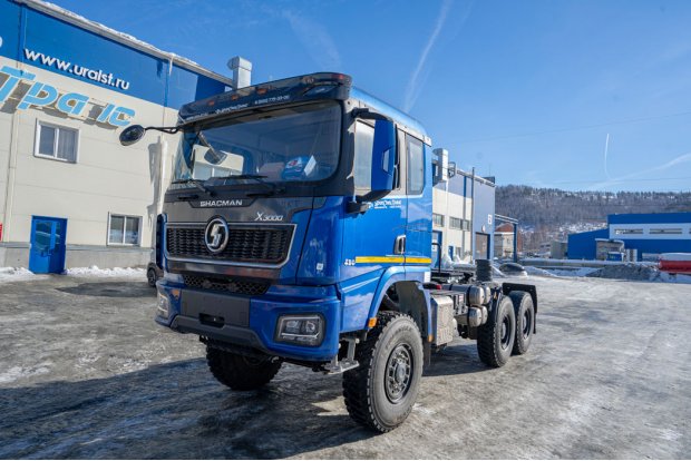 Седельный тягач УСТ 5453 SHACMAN SX32586V385 (6х6), шины 14R20