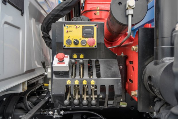 Рычаги управления КМУ и опорами