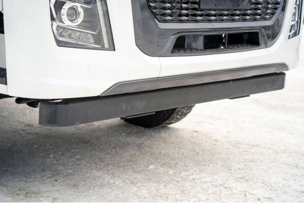 Переднее защитное устройство