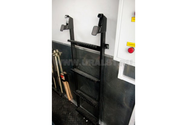 Съемная лестница в транспортном положении