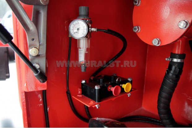 Блок пневмоуправления донными клапанами АТЗ-8-2Б