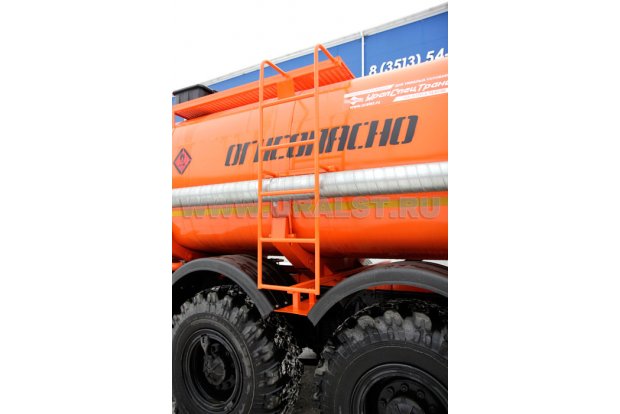 Лестница на площадку обслуживания