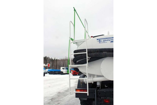 Лестница на площадку обслуживания цистерны