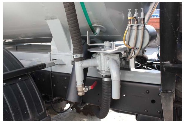 Машина вакуумная с утепленной цистерной