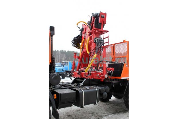 Лесовозный тягач Камаз с гидроманипулятором