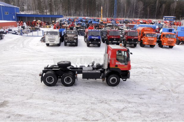 Седельный тягач IVECO 633911