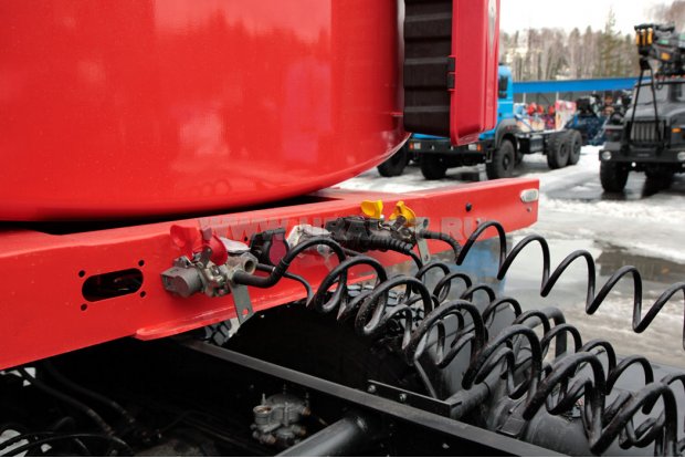 Разъемы для соединения электросистемы и пневмосистемы полуприцепа и тягача