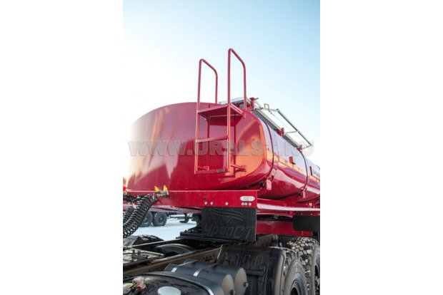 Лестница на площадку обслуживания цистерны