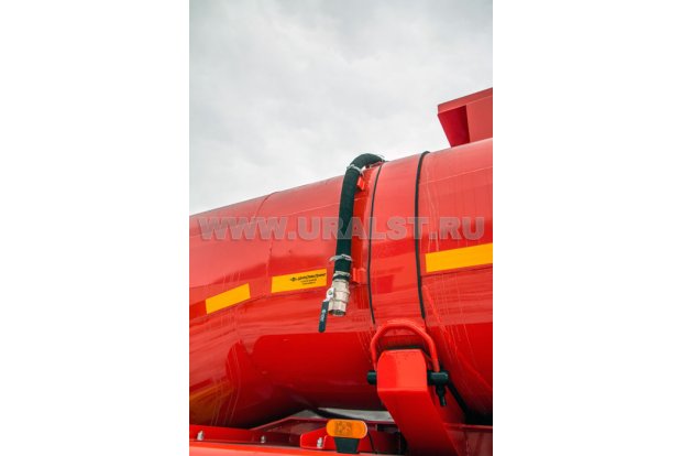 Шланг для слива разлитых нефтепродуктов