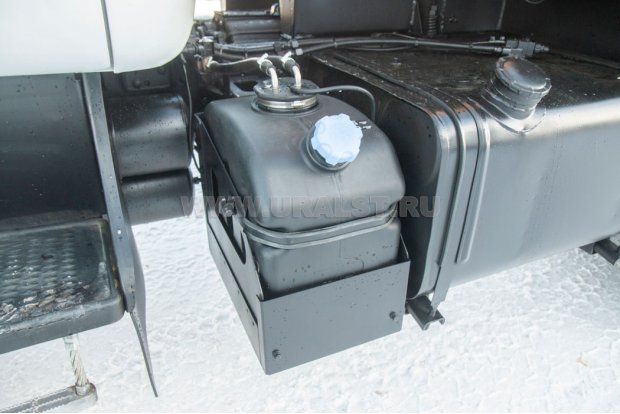 Бак с мочевиной