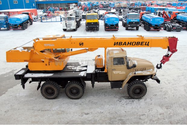 Автокран КС-3574 Ивановец на шасси Урал 5557