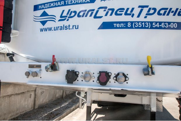 Разъемы для соединения электросистемы и пневмосистемы полуприцепа и тягача