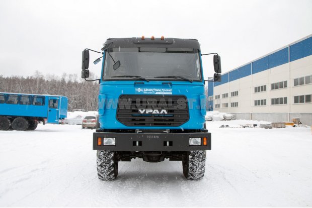 Седельный тягач с КМУ ИМ-240 УСТ 5453 Урал 5557-82Е5