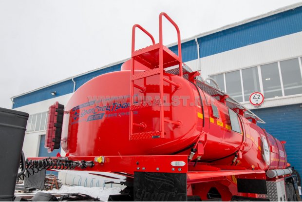 Лестница на площадку обслуживания цистерны