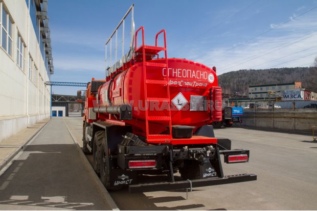 Лестница на площадку обслуживания цистерны