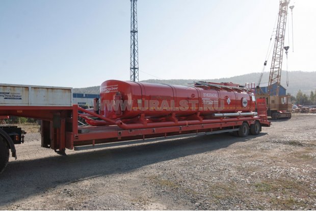 Контейнер-цистерна КЦ-25У на санях УСТ 94653А