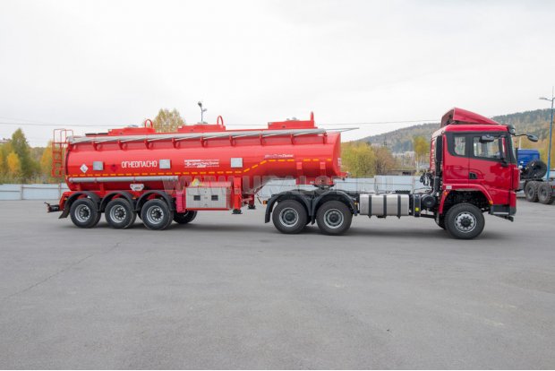 Седельный тягач SHACMAN (ШАКМАН) SX42586V385 + Полуприцеп цистерна ППЦ 29К-32-3 