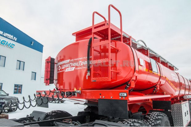 Лестница на площадку обслуживания цистерны