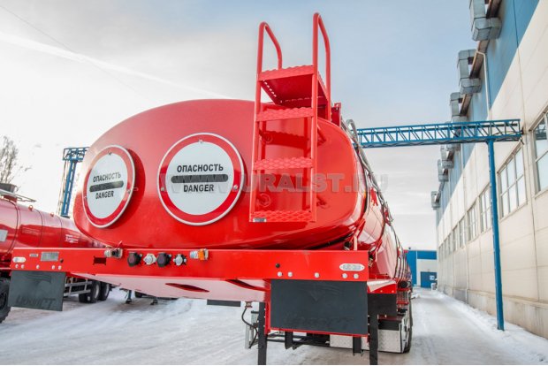 Лестница для подъема на площадку обслуживания цистерны