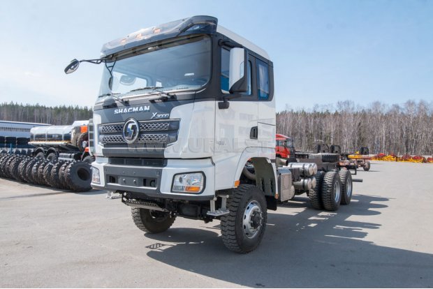 Шасси SHACMAN SX32586V385 6х6, база 4575мм