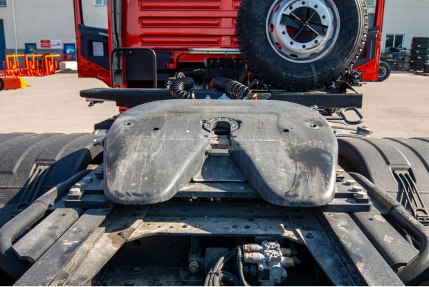 Седельно - сцепное устройство