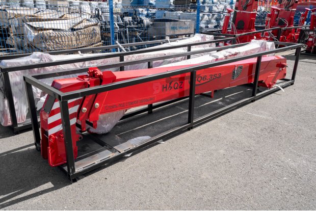 Кран-манипулятор HUBEI SQ63S3 тросовый в транспортном положении