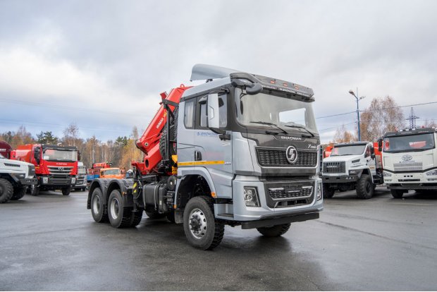Тягач УСТ 5453 с КМУ ИМ-240 верхнее управление SHACMAN SX42586V385 (6х6), 315/80R22,5