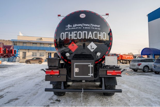 Полуприцеп-цистерна нефтевоз ППЦН 26КТ-32 ПТ термос