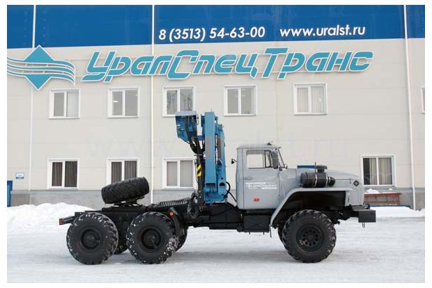 Седельный тягач Урал с краном-манипулятором