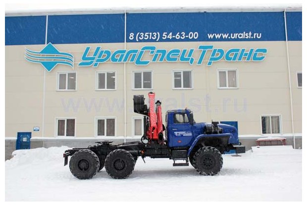 Седельный тягач Урал с КМУ