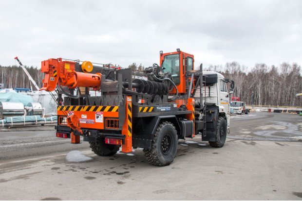 Бурильно-крановая машина БКМ с SOOSAN SA040C УСТ 54535 Камаз 43502 (с кабиной оператора) 