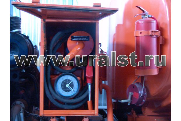 Автотопливозаправщик АТЗ-56152