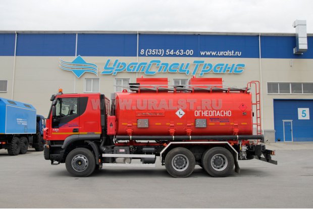 Автоцистерна УСТ-5453VA на шасси IVECO TRAKKER