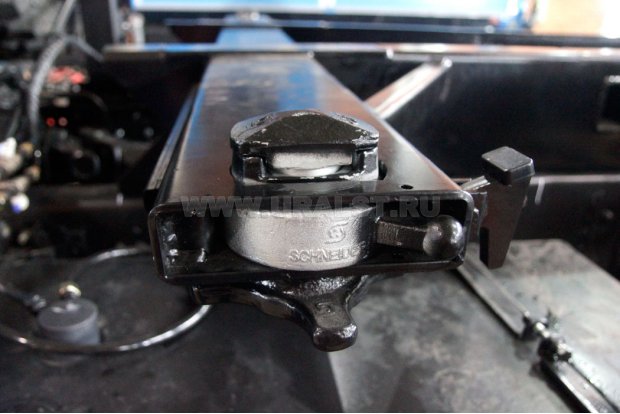 Фитинги контейнеровозной платформы