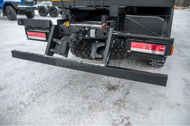 заднее защитное устройство