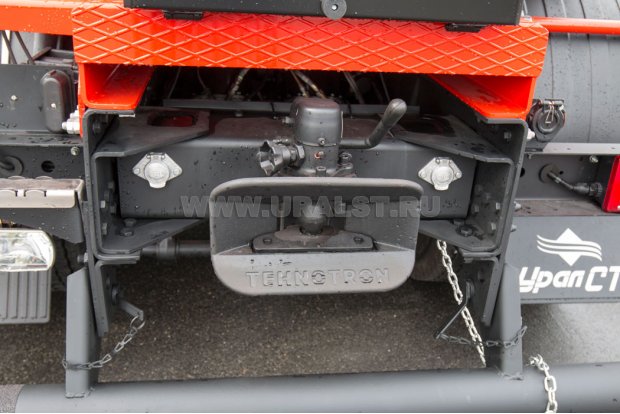 Заднее сцепное устройство