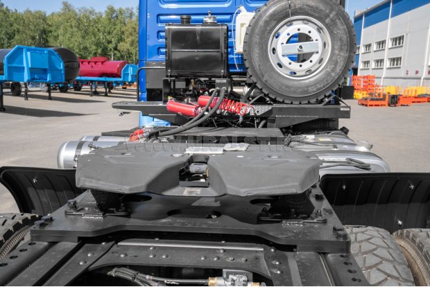 Седельно - сцепное устройство