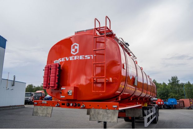 Лестница для подъема на площадку обслуживания цистерны