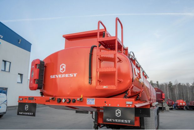 Лестница для подъема на площадку обслуживания цистерны