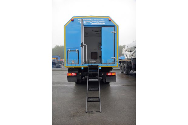 Выдвижной трап пассажирского отсека