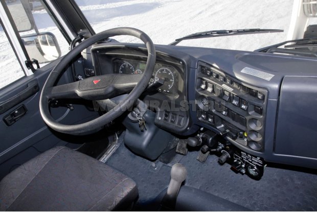 Кабина водителя автокрана КС-55732