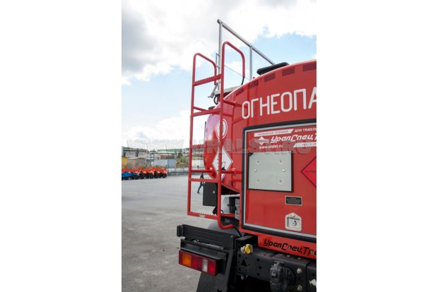 Лестница на площадку обслуживания цистерны