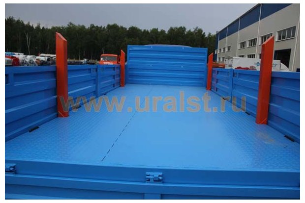 Бортовой автомобиль Урал 4320 с кониками