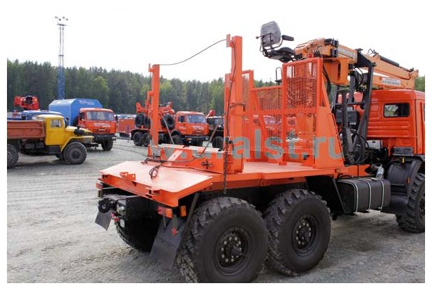 Лесовоз с манипулятором