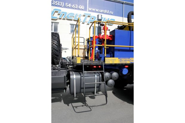 Установка насосная кислотная с цистерной УНЦ 125х32К-02Б